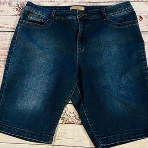 ⭐️3 for $11 ⭐️ 5 for $15 ⭐️ Women's bermuda shorts from Nine West vintage